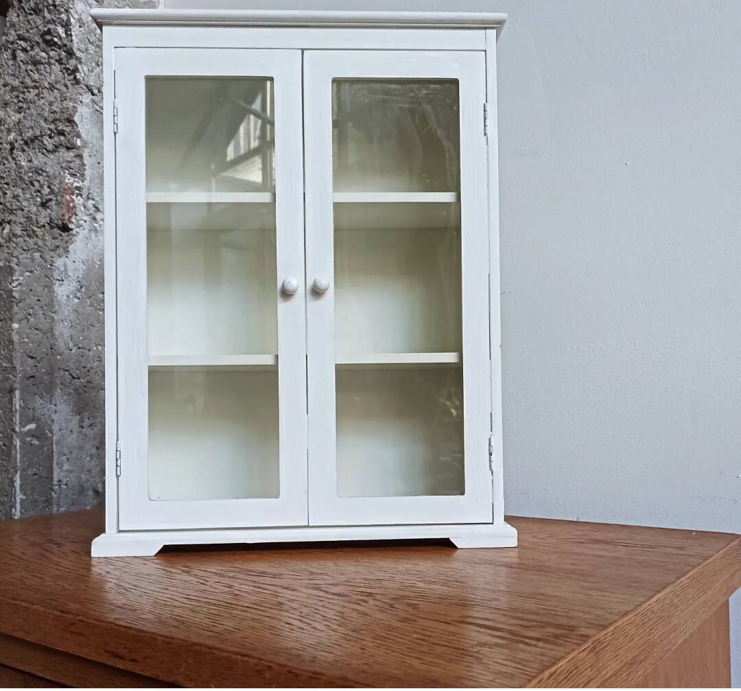 2-door cabinet display case 80s