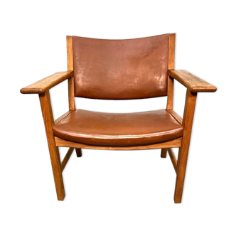 Fauteuil AP53 par Hans Wegner en chêne et cuir