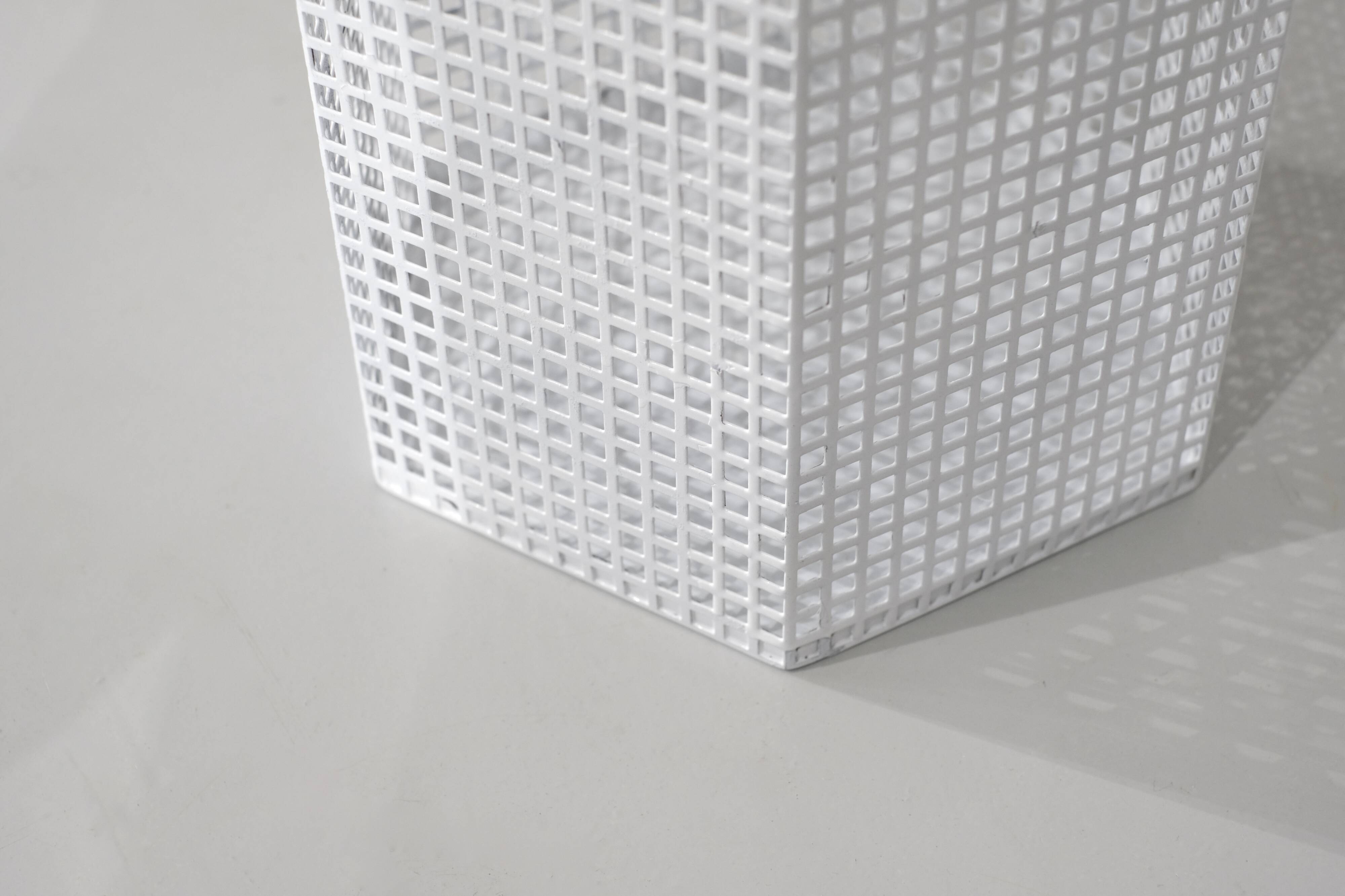 Porte-parapluies Josef Hoffmann pour Bieffeplast, Allemagne, 1905.