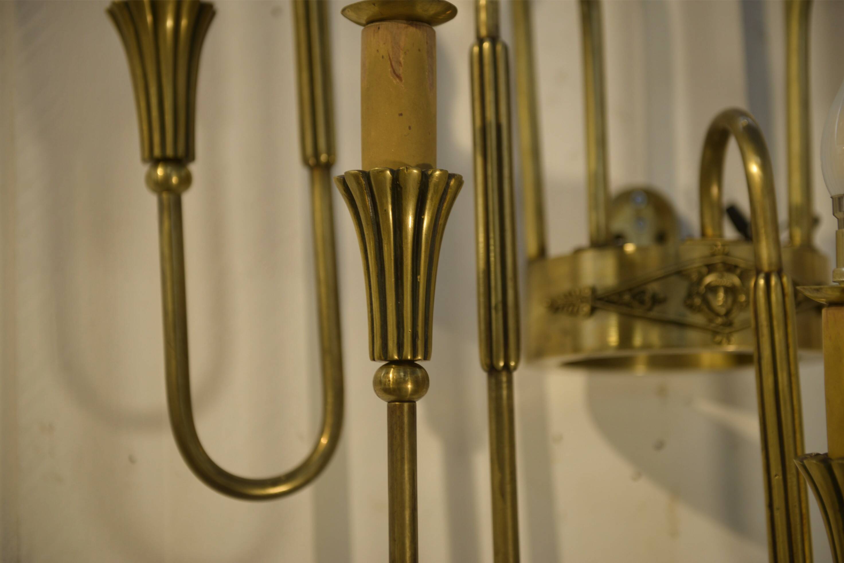 Monumental bronze wall light with 5 arms, neoclassical Art Deco from the 1940s.