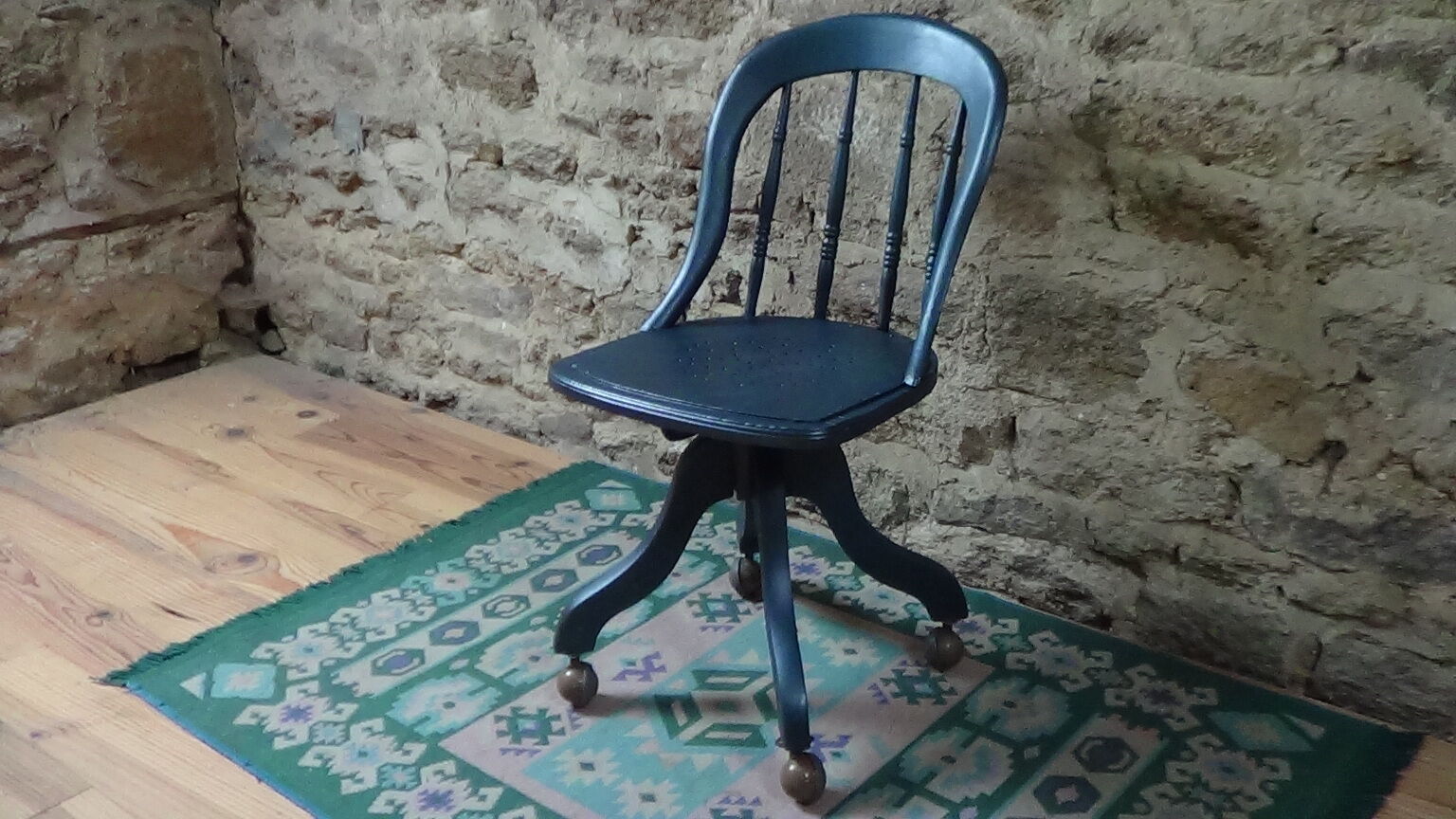 Swivel Office Chair.