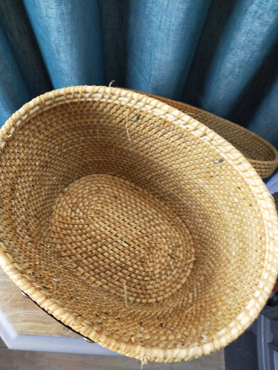 Old Chinese travel tea basket