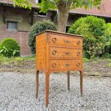 Petite commode d’entre deux marqueterie de cubes de style transition