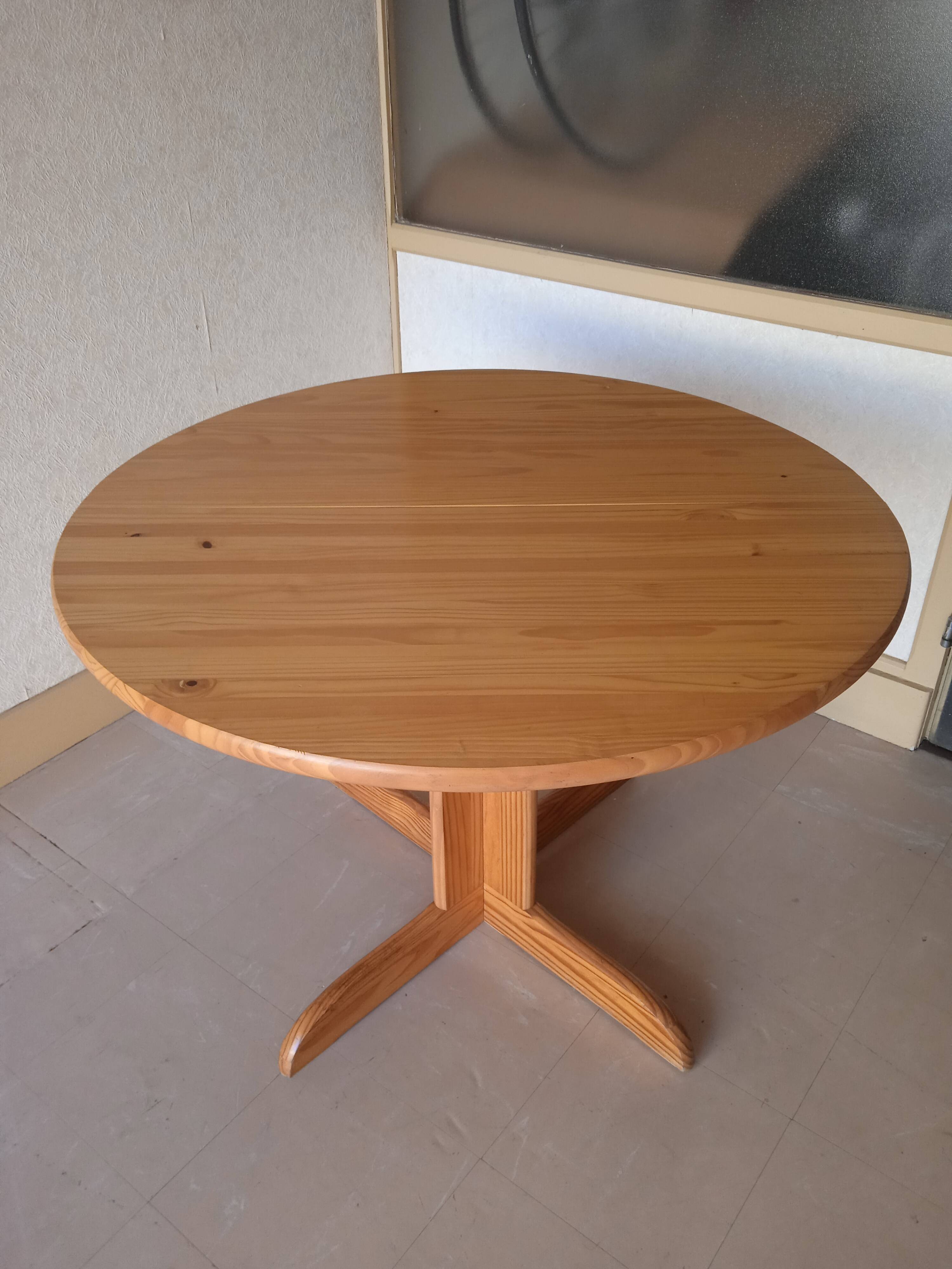 Vintage table pin
