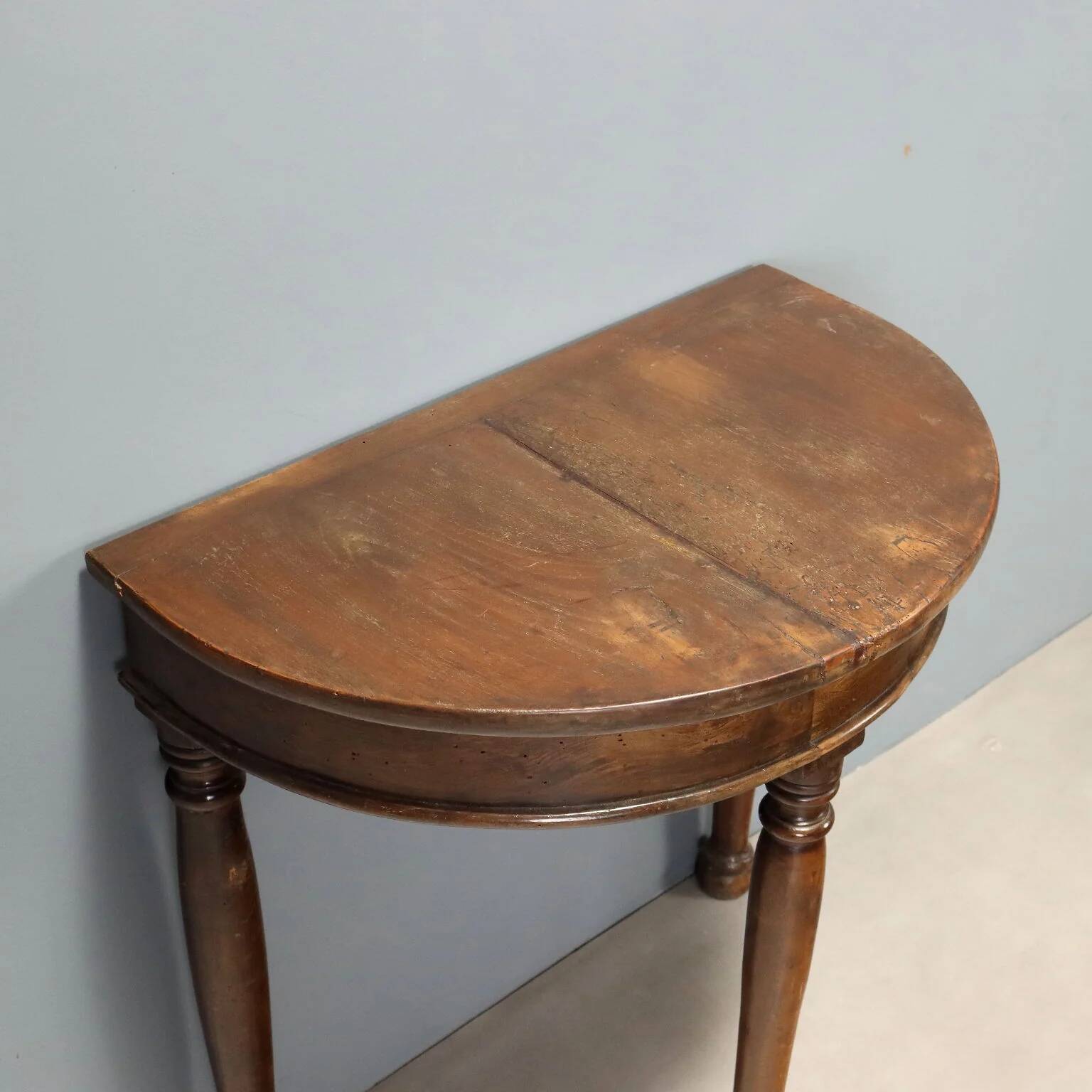 Half-moon console in walnut - Italy 19th century