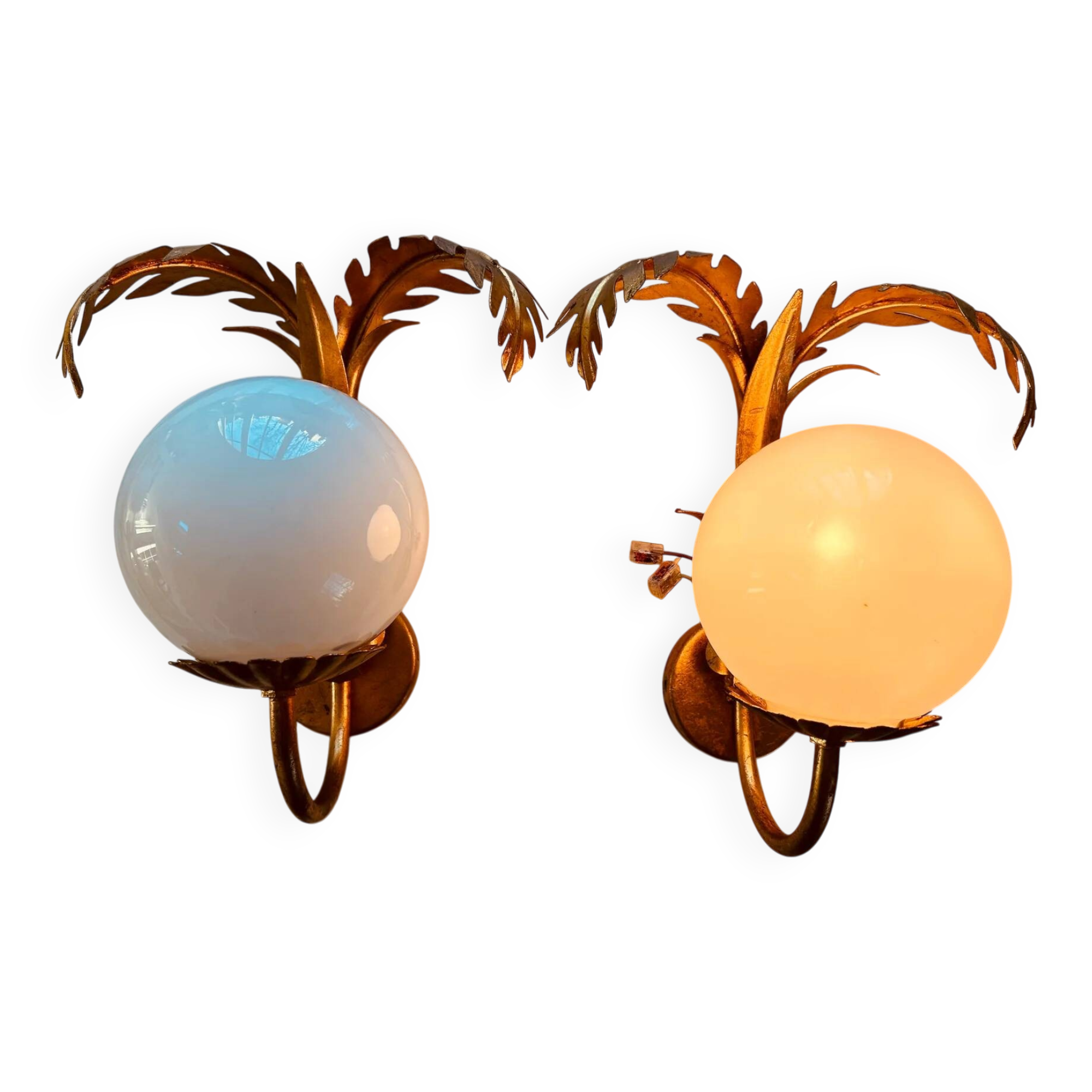 Pair of palm leaf wall lights in Hollywood Regency style with opaque globes by Hans Kögl, Germany, 1970s.