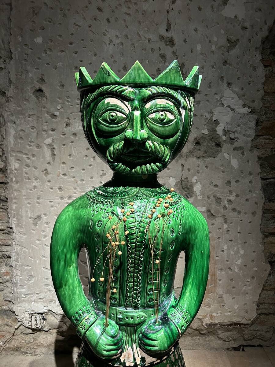 Roland Zobel - Large ceramic sculpture of a king