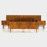Lit double et tables de nuit en noyer, années 1960