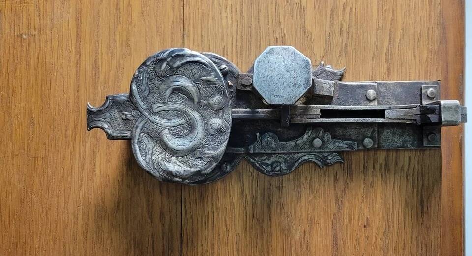 Cabinet or two-part cabinet with Renaissance architectural facade