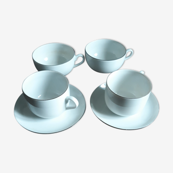 Lot de tasses en porcelaine blanche