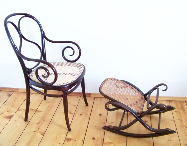 Repose-pied rocking de Thonet 1920