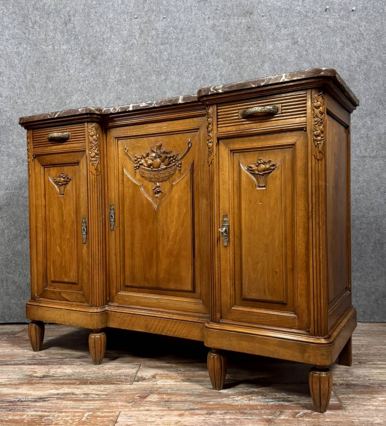Beautiful Art Deco period walnut sideboard circa 1925