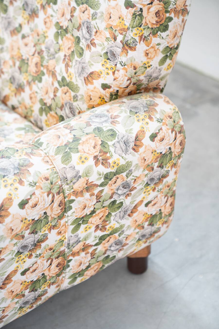 2-seater sofa, floral fabric, wooden structure, plastic and wooden legs, 1970