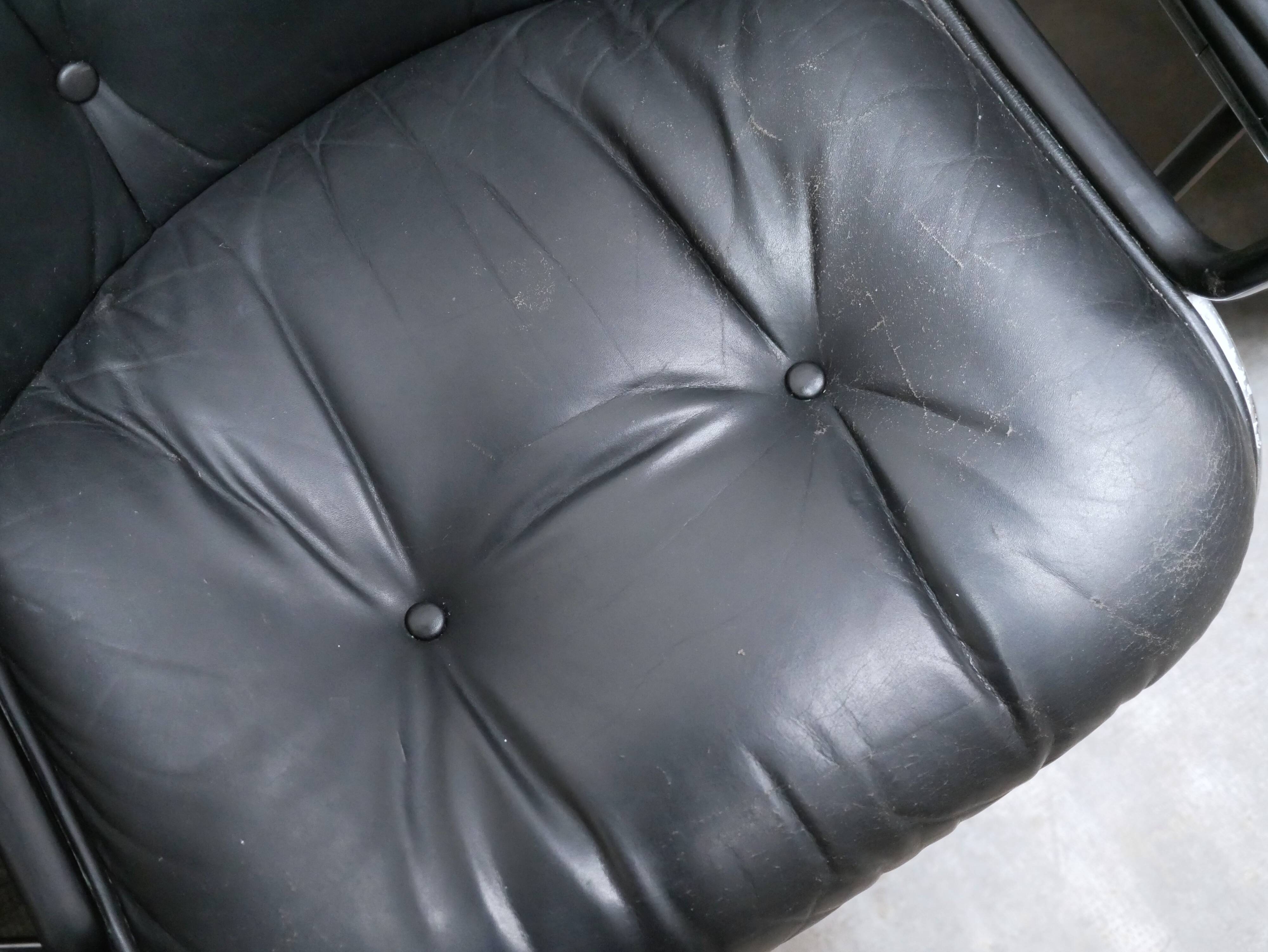 Black leather armchair by Charles Pollock for Knoll International