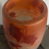 Pair of antique vases decorated with holly (early 20th century)