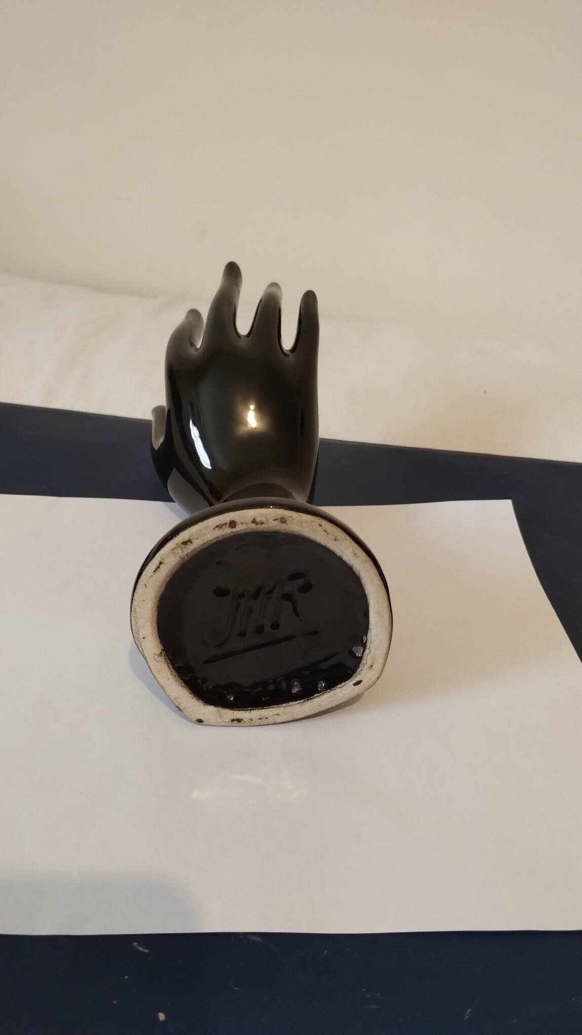 Hand ceramic ring holder JMR