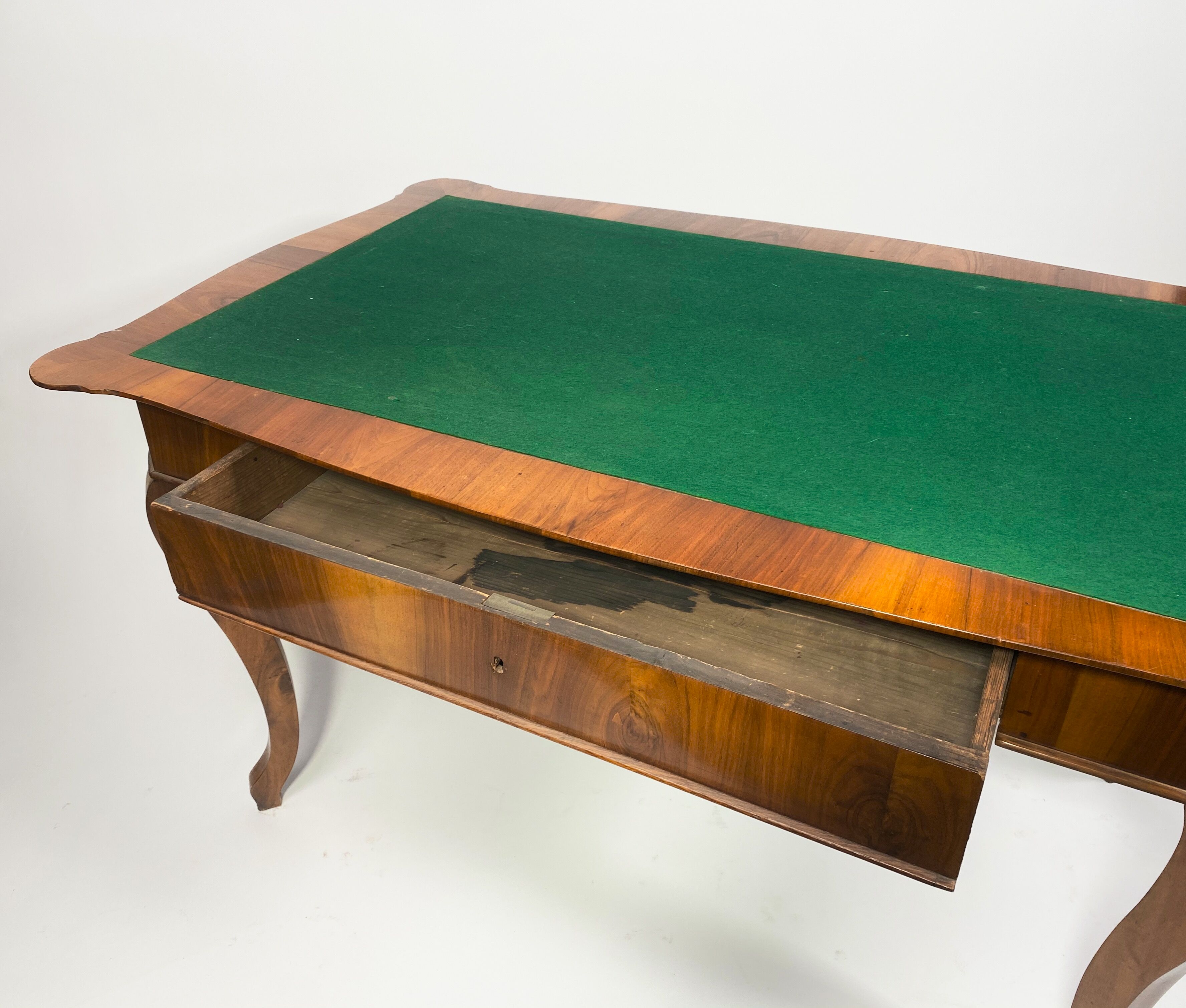Large flat desk Biedermeier in cherry veneer, Circa 1815 Austria