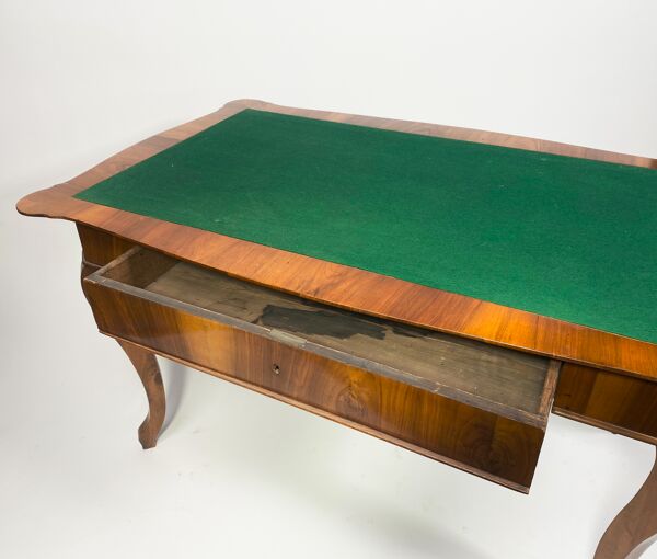 Bureau plat Biedermeier en placage de merisier circa 1815 Autriche