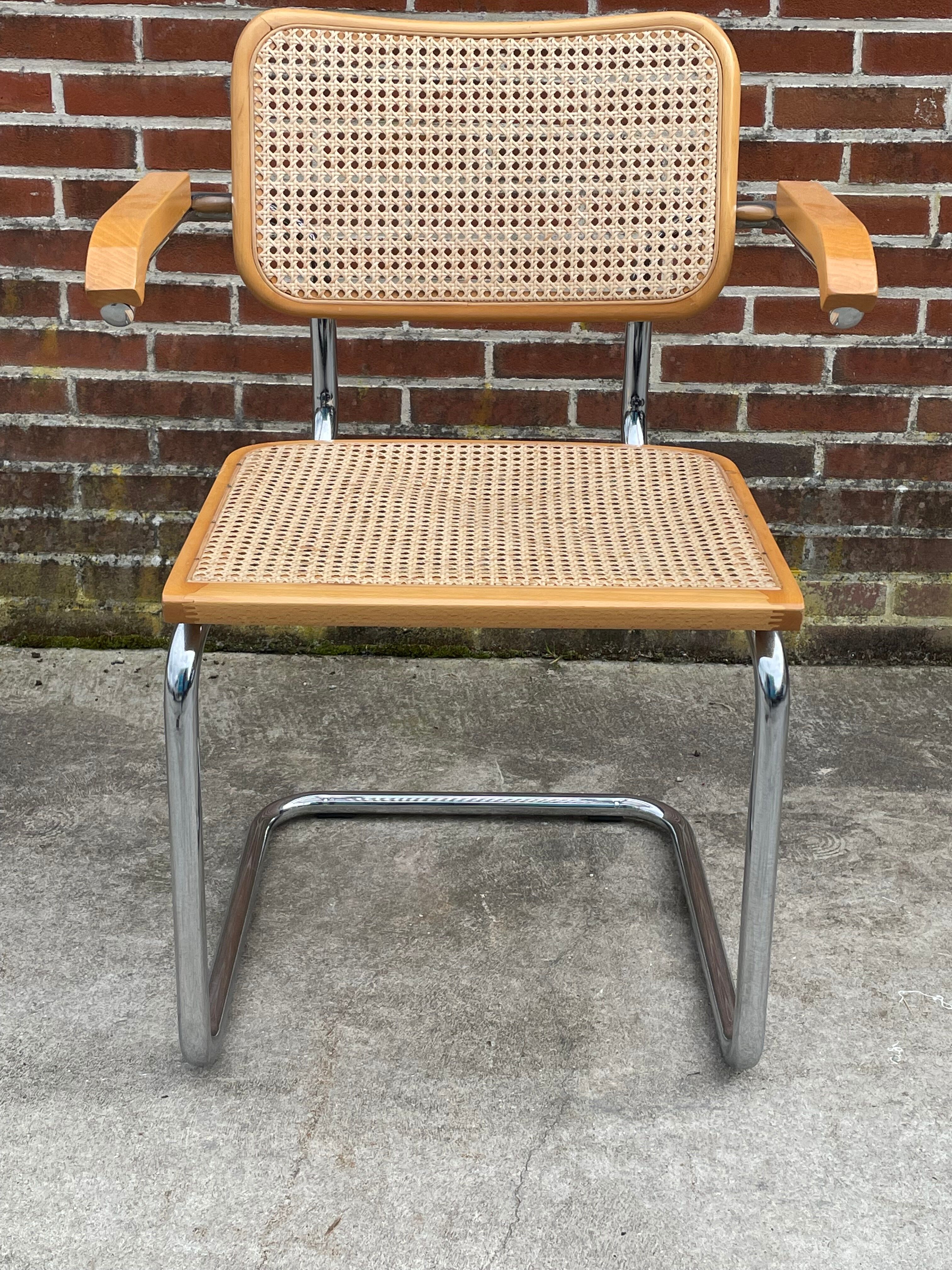 Cesca chair B64 with armrests by Marcel Breuer Design