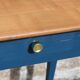 Table d’appoint ancienne rénovée – plateau bois naturel