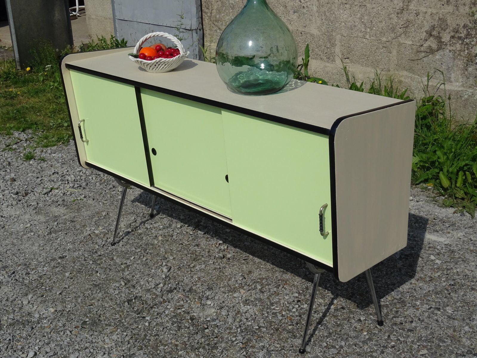 Enfilade formica sliding doors