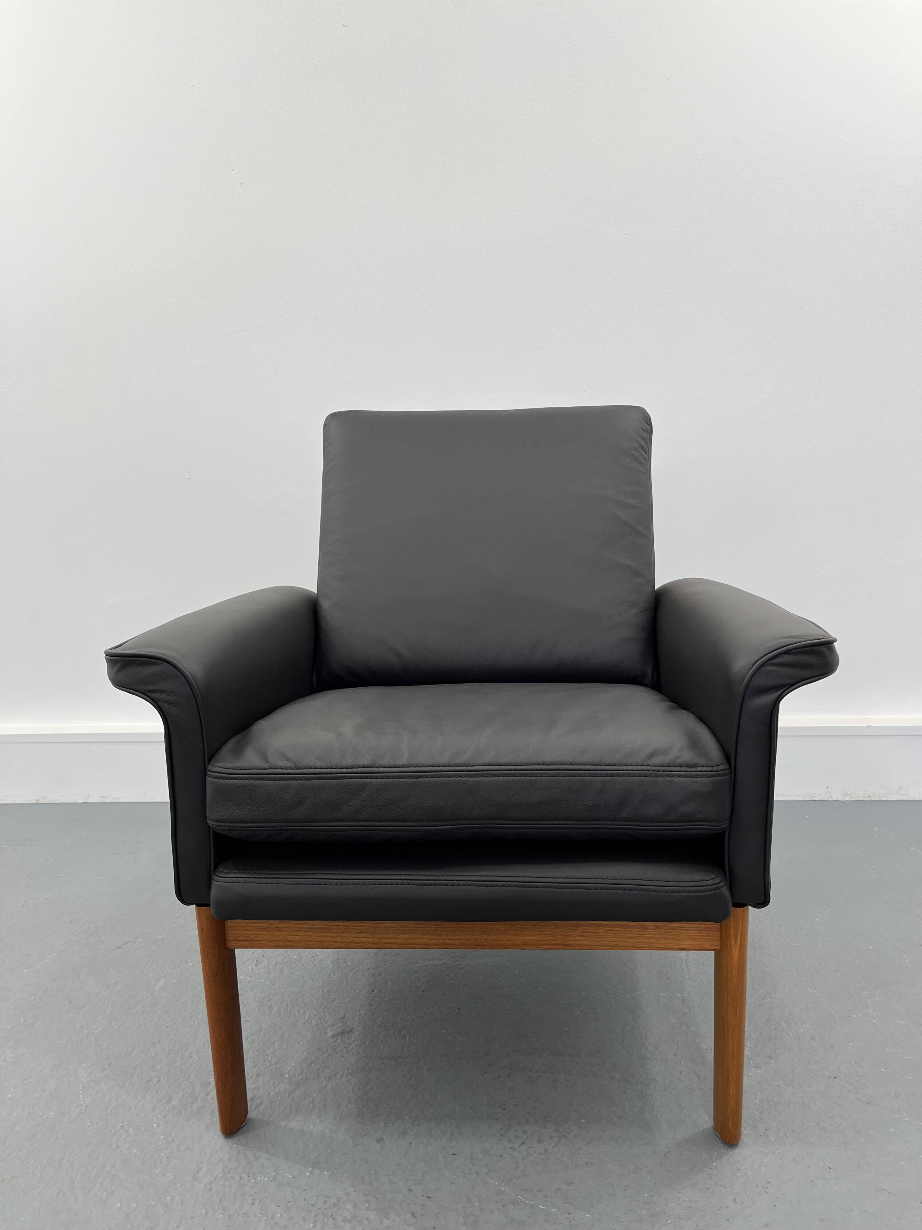 Chair model 218 by Finn Juhl Jupiter for France & Søn France and Daverkosen Denmark 1965