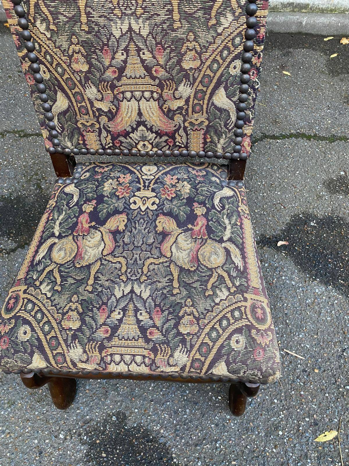 Vintage Louis XIII chair in solid wood and ecru fabric