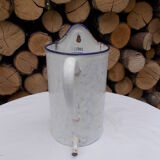 Enamelled tin fountain