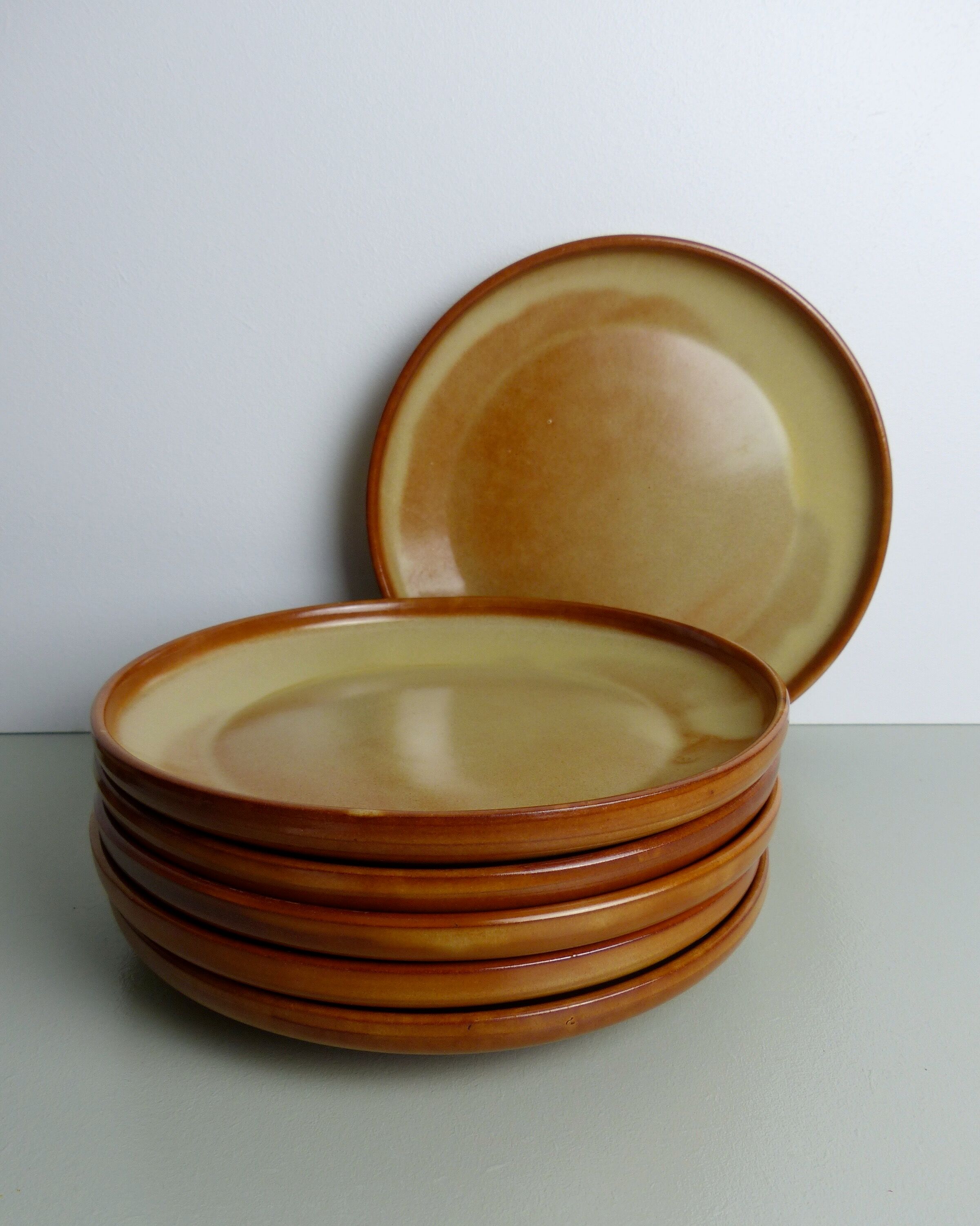 Set of 6 flat sandstone plates