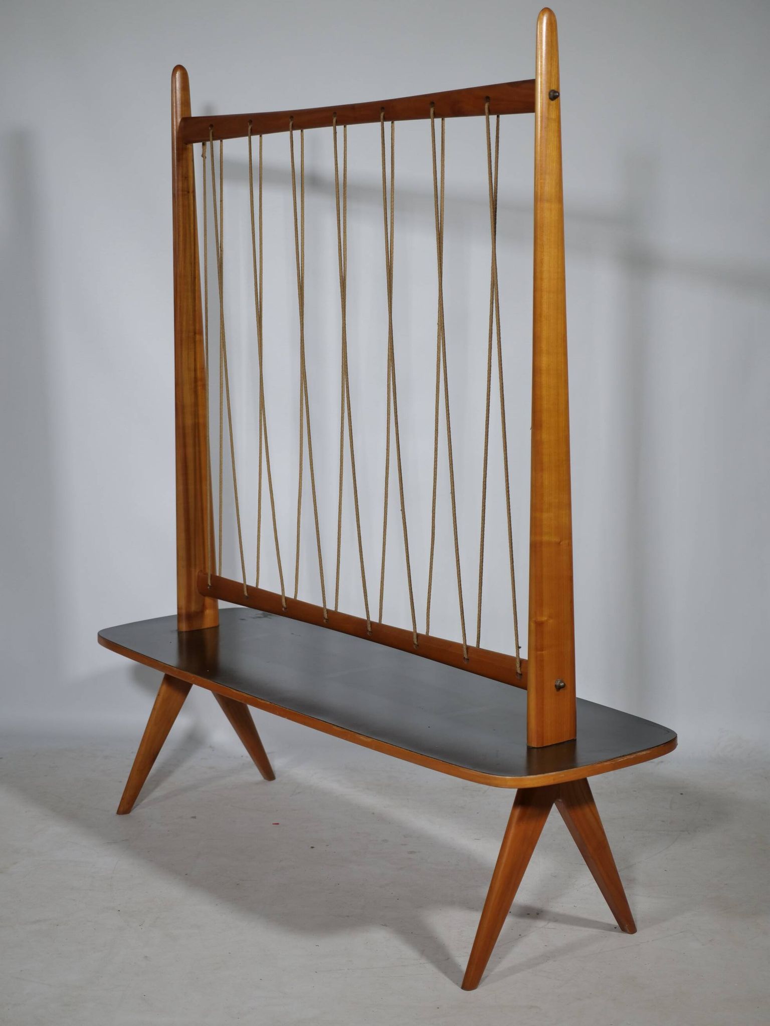 Table à plantes en bois de cerisier des années 1960