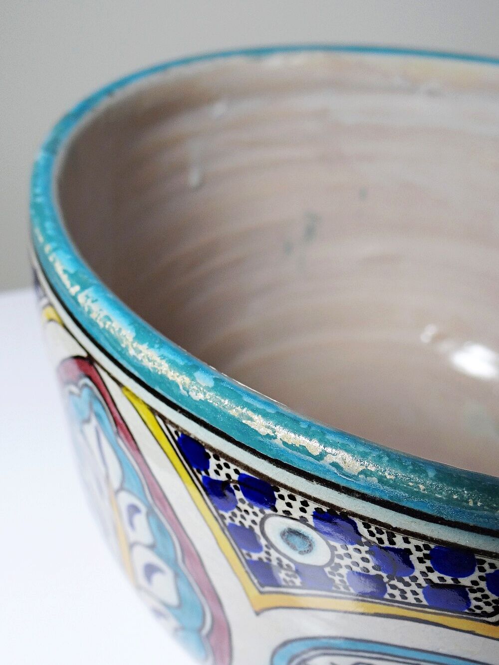Large ancient jobana from Fes in polychrome faience, Morocco 20th century.