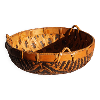 Woven patterned basket, made of straw and bamboo.