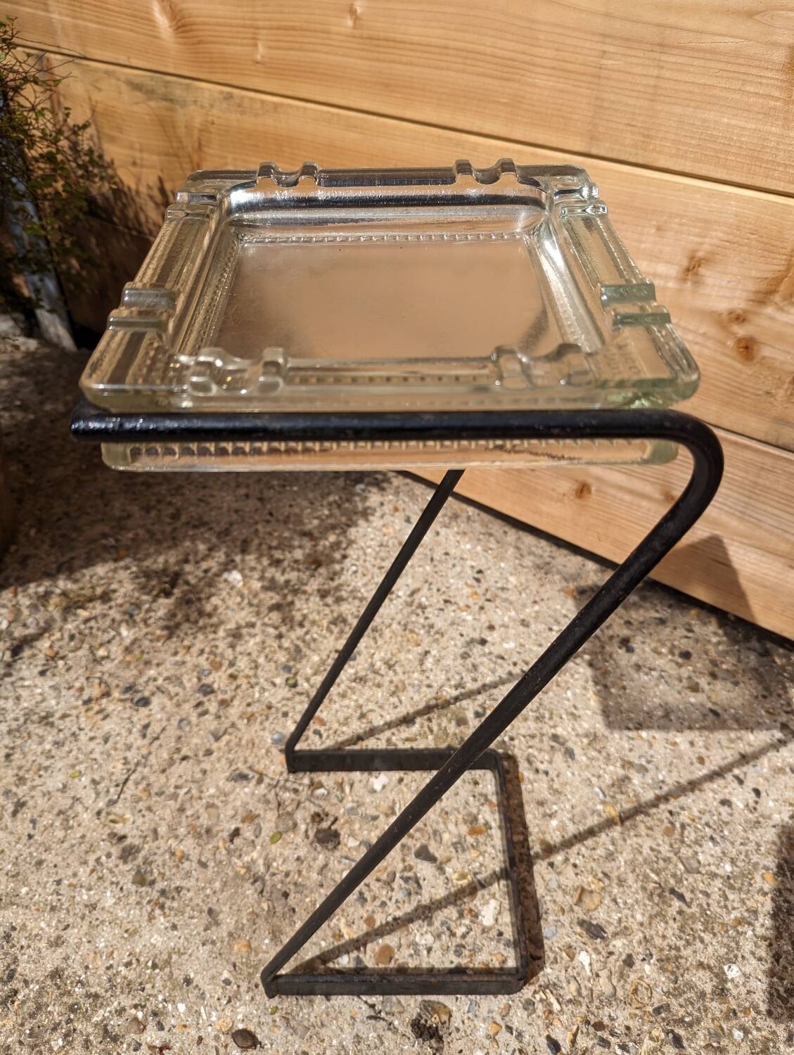 Cendrier sur pied milieu du siècle