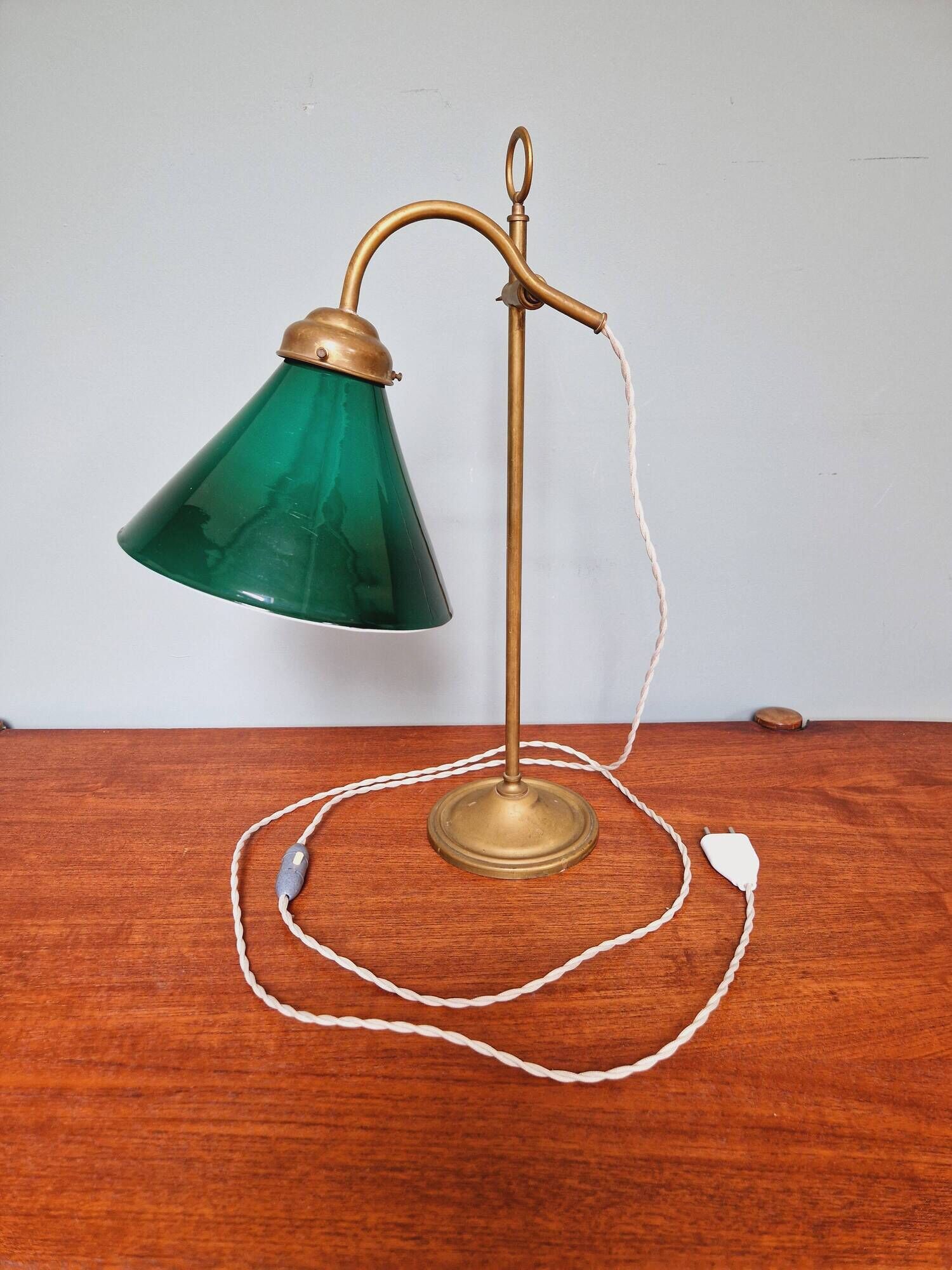 Art Deco desk lamp in brass and conical green opaline, 1920s-30s