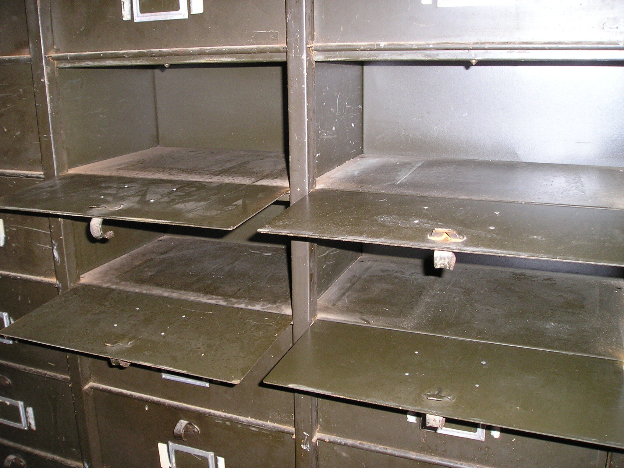Furniture old metal riveted 30 drawers valve strafor
