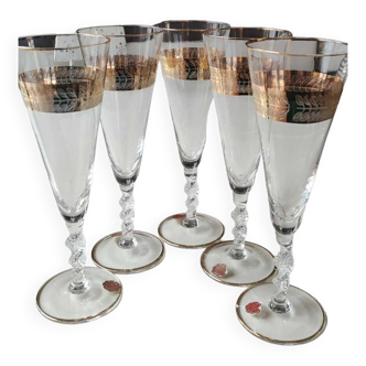 Lot 5 champagne flutes, tulip shape with flared neck. chiselled gold band with leaf motifs