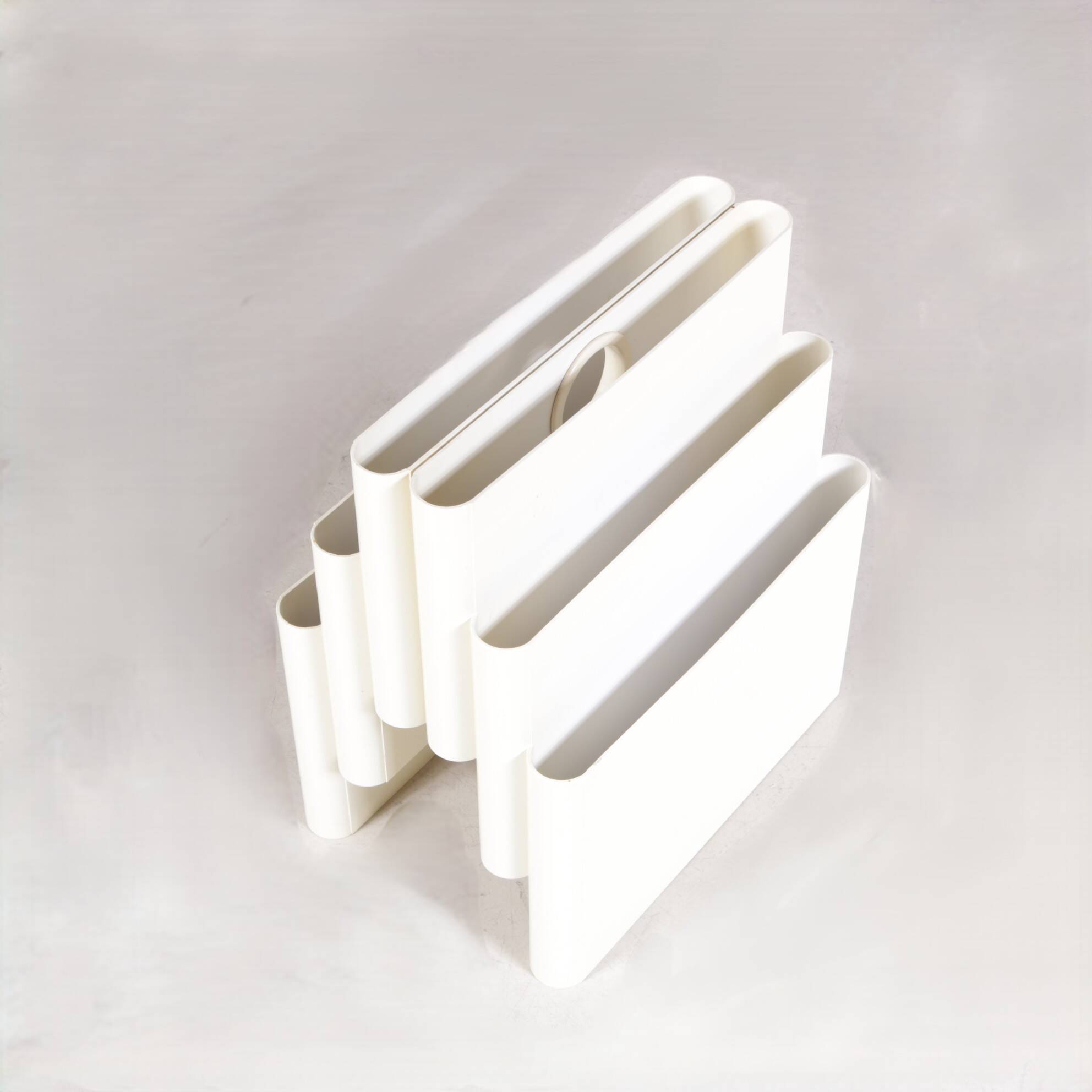 1970s Large model white plastic magazine rack / Giotto Stoppino / Kartell,