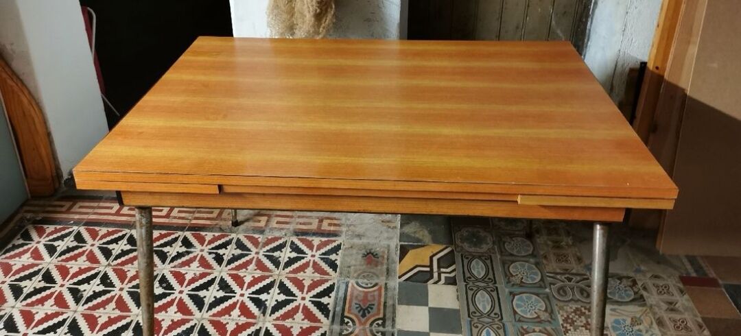 Formica table with extensions