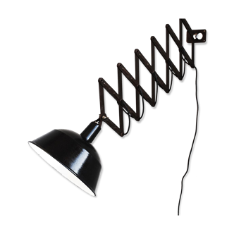 Apply light industrial accordion