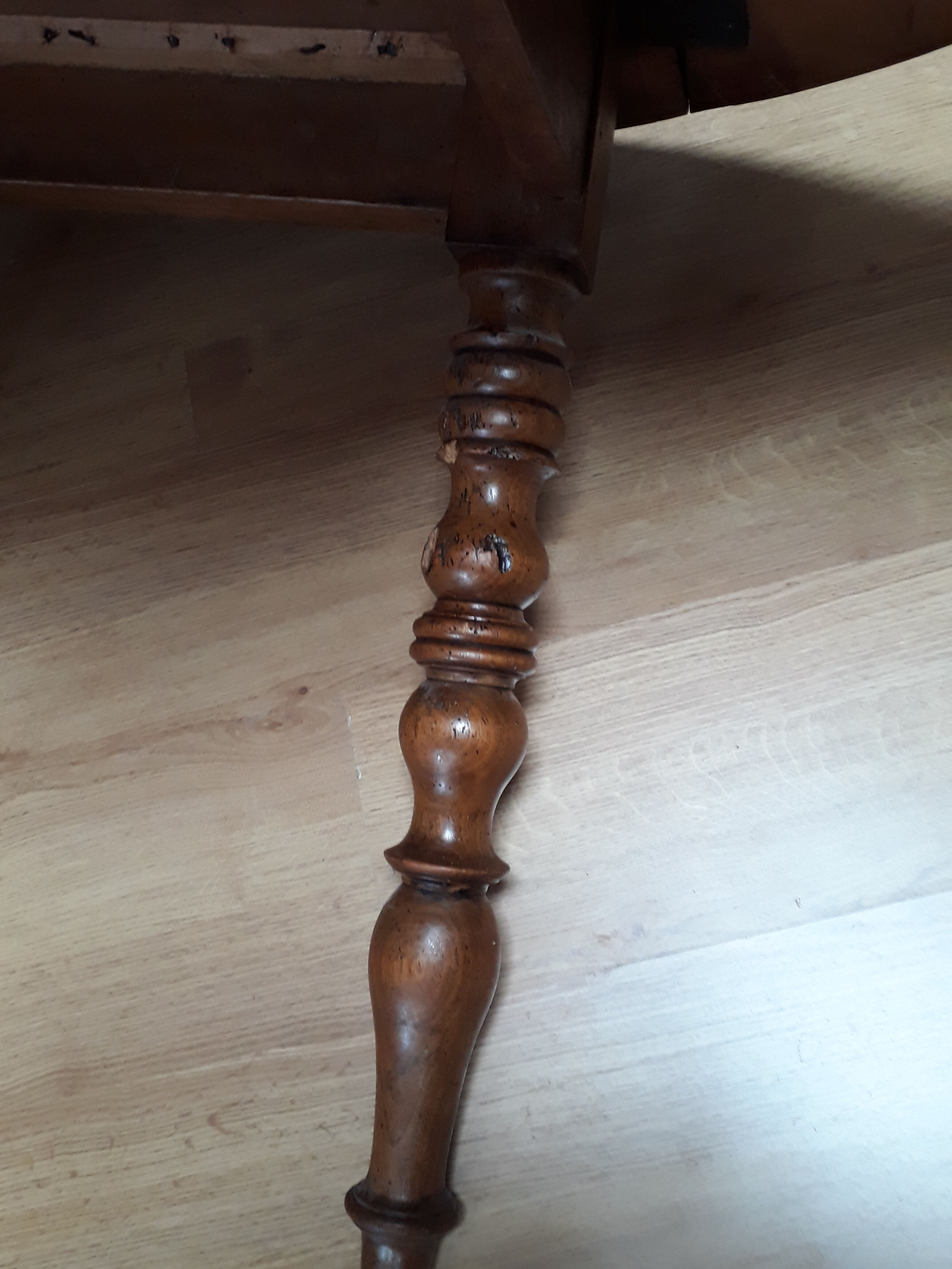 Table Louis Philippe