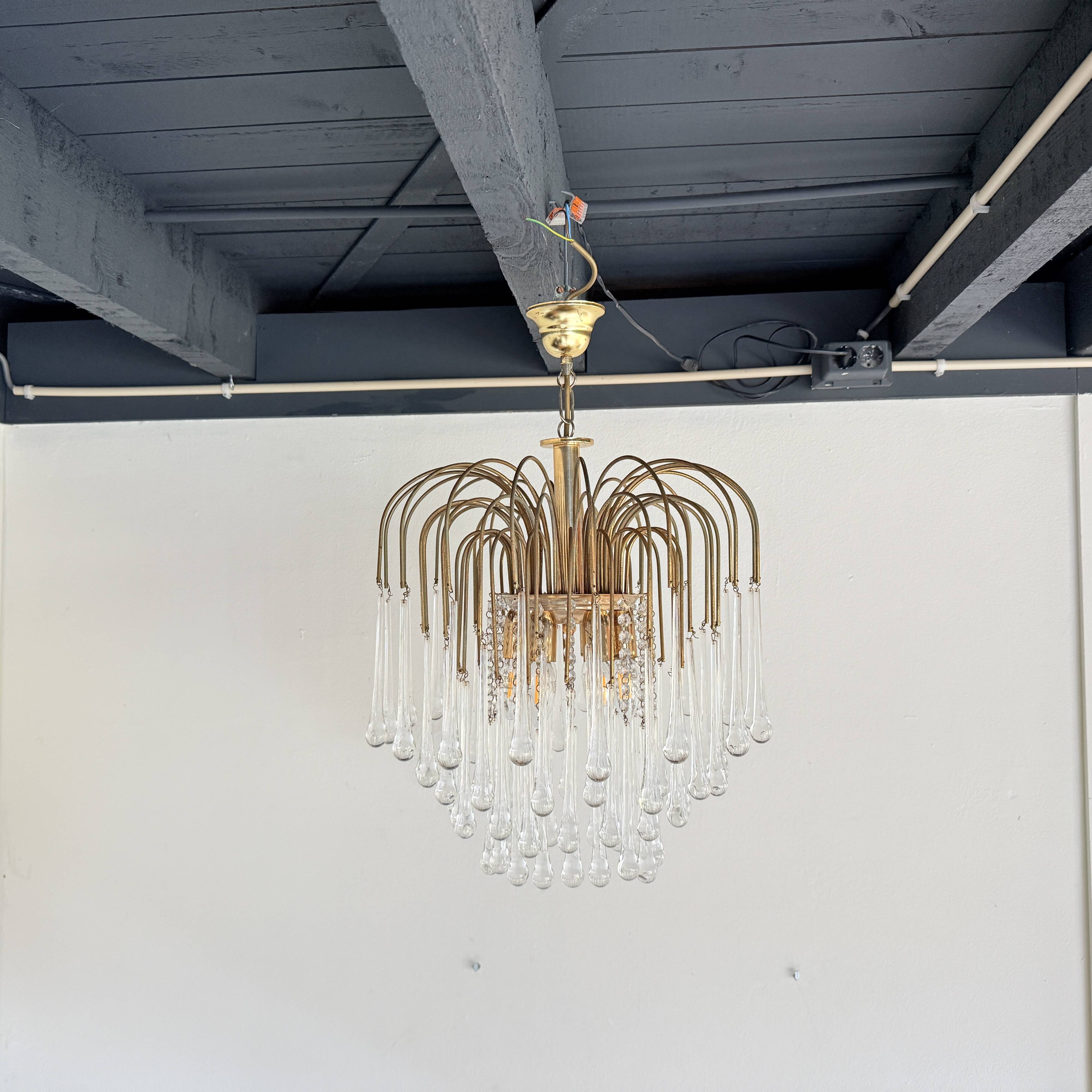 4-layered teardrop chandelier with clear Murano glass