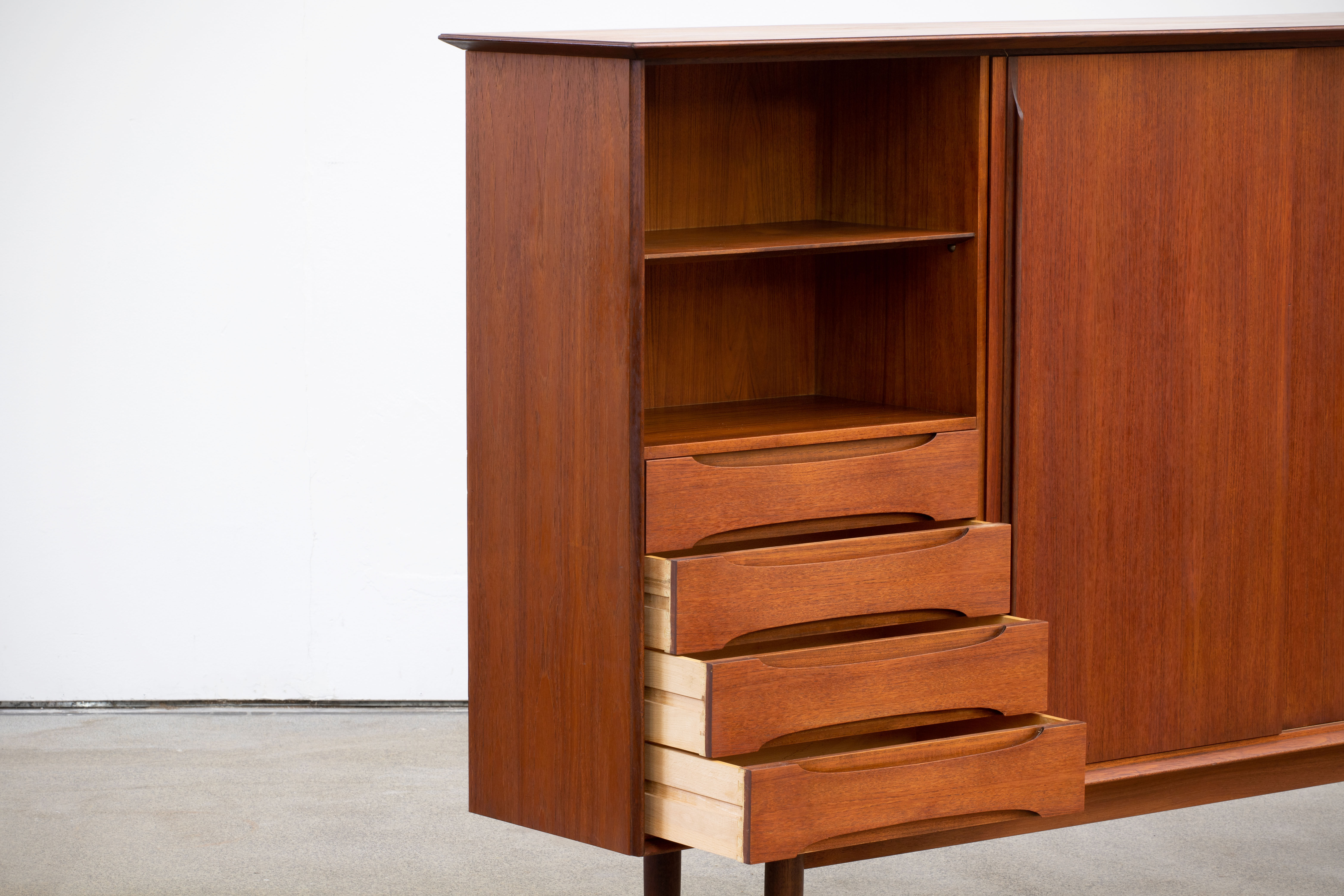 Vintage Scandinavian Enfilade – 260 cm