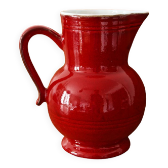 Carafe en faience rouge