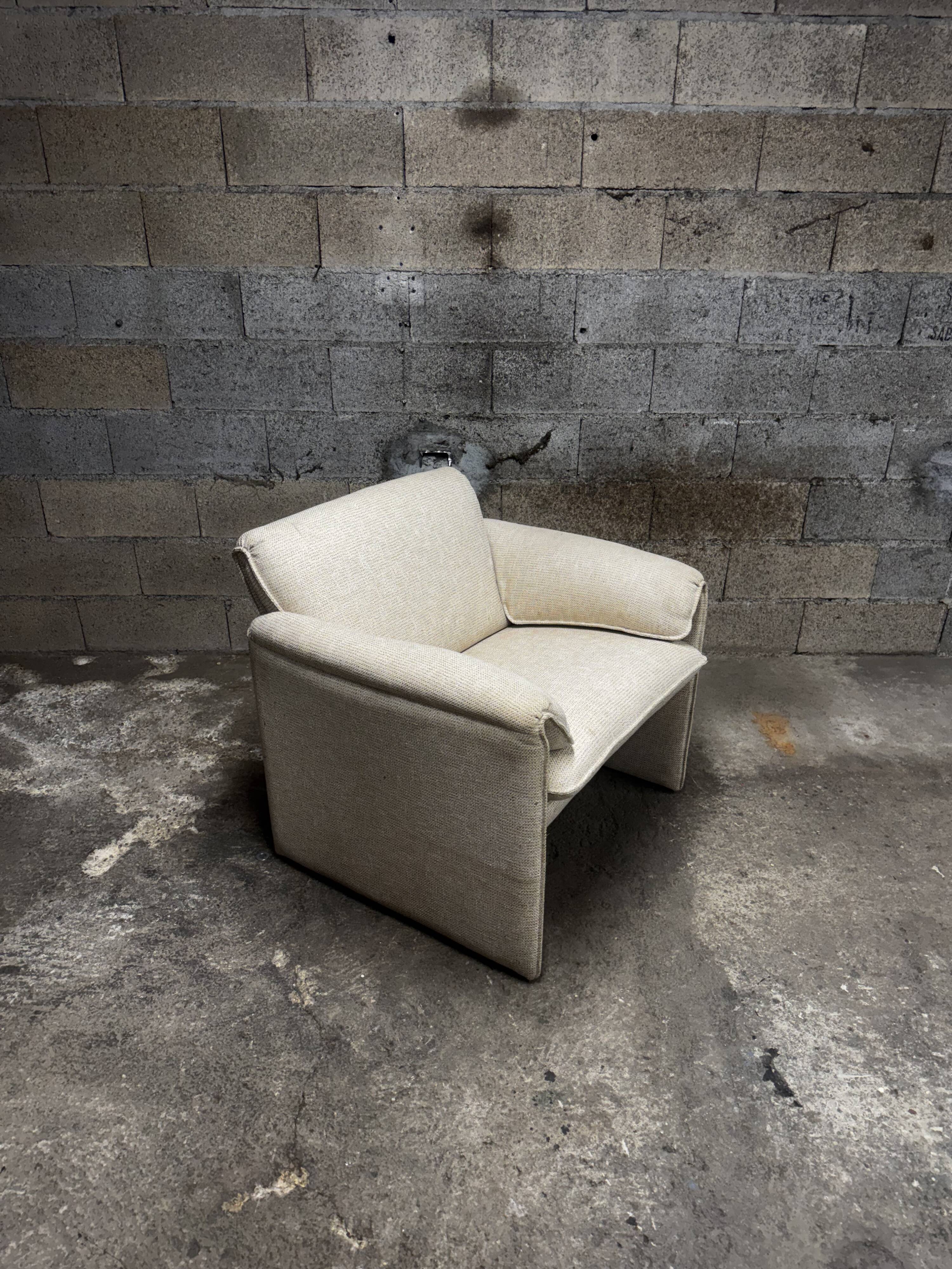 Leolux Bora Bora armchair bean fabric
