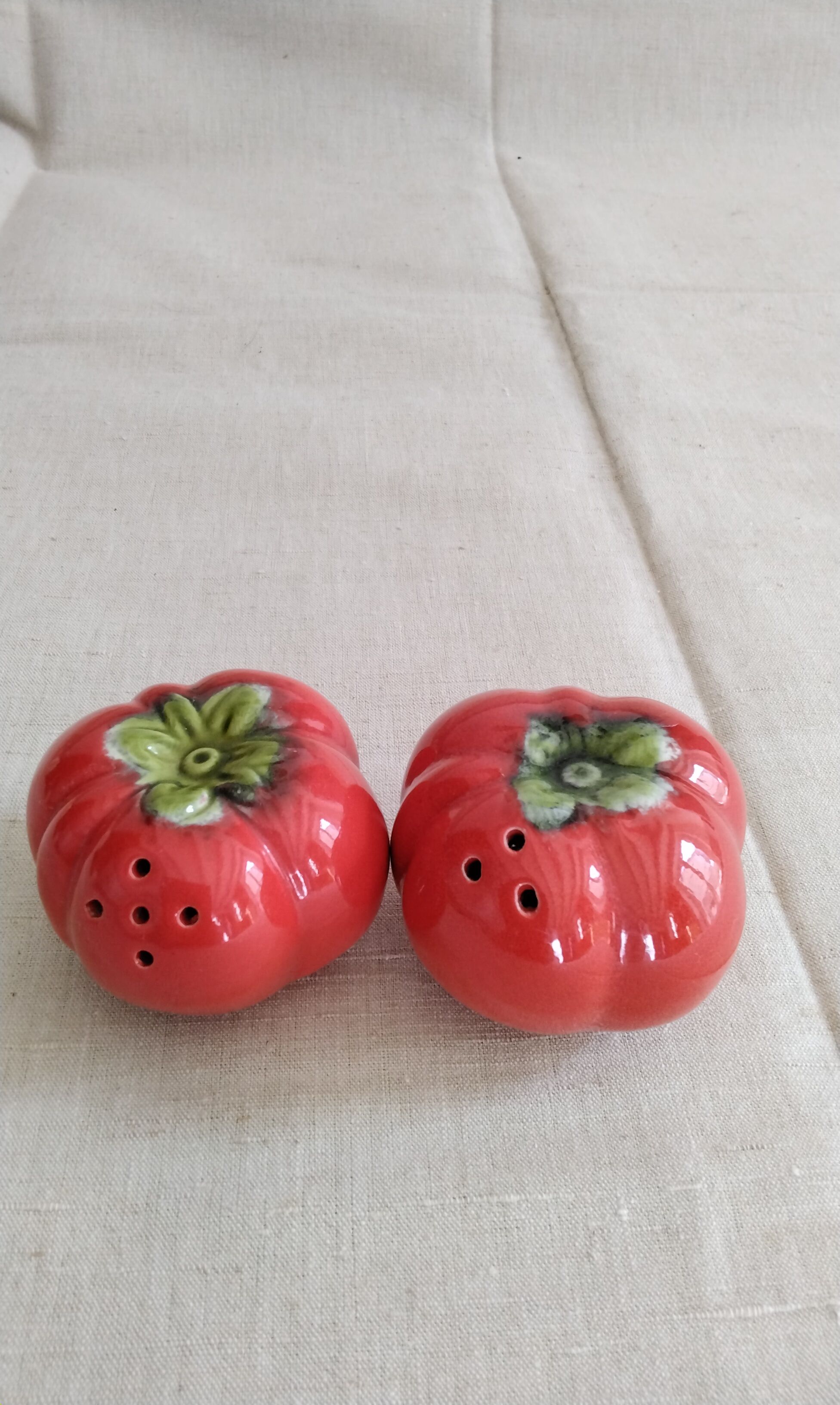 Salt and pepper shaker