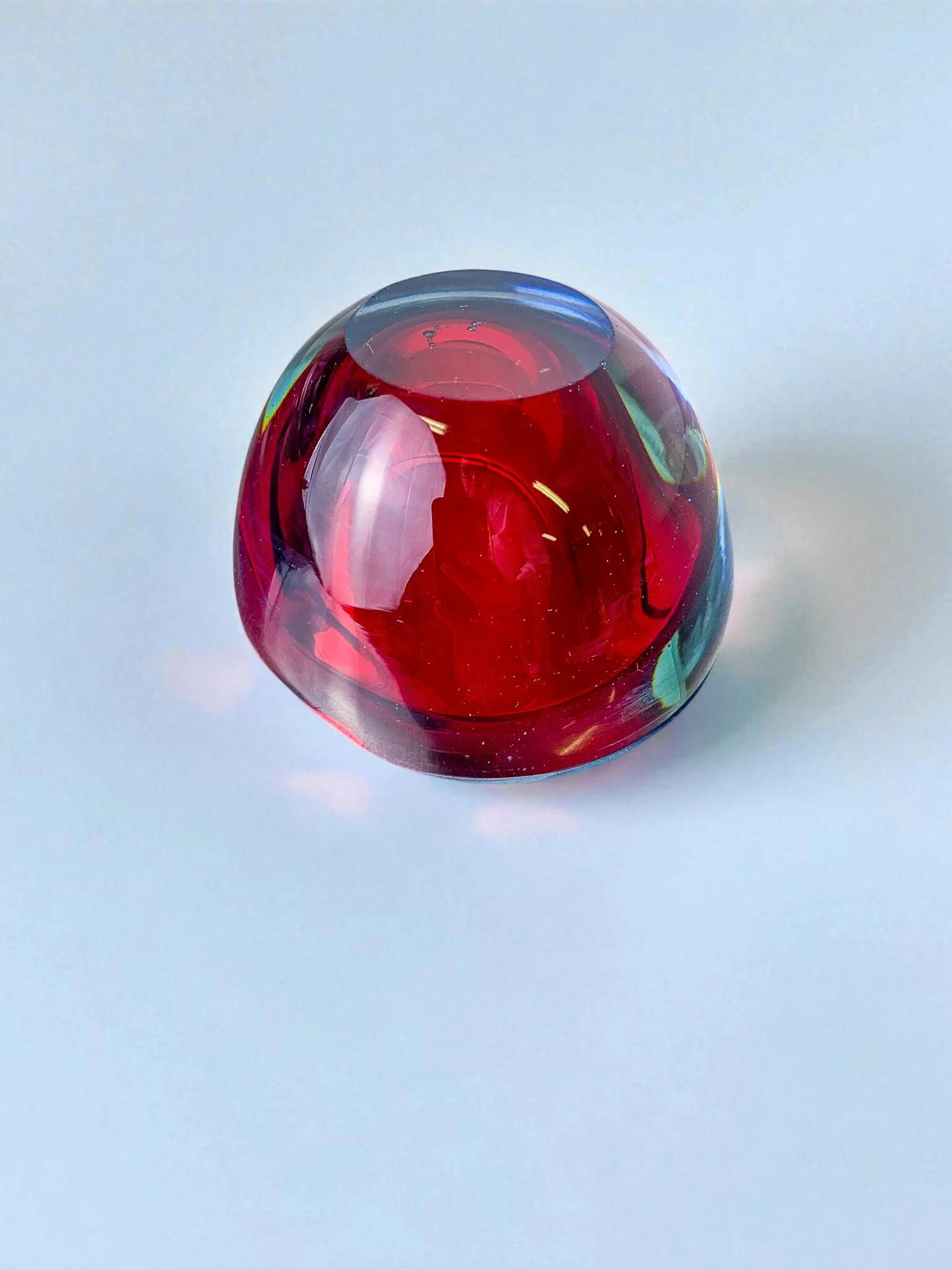 Cendrier Sommerso en verre de Murano rouge et bleu par Seguso, Italie, 1970