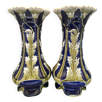 Paire de vases en majolique belge signée De Bruyn La Louvière vers 1900.