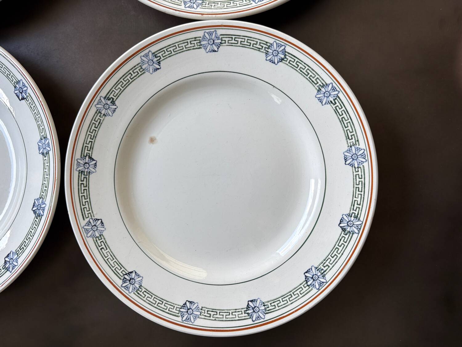 4 St Amand iron earth flat plates