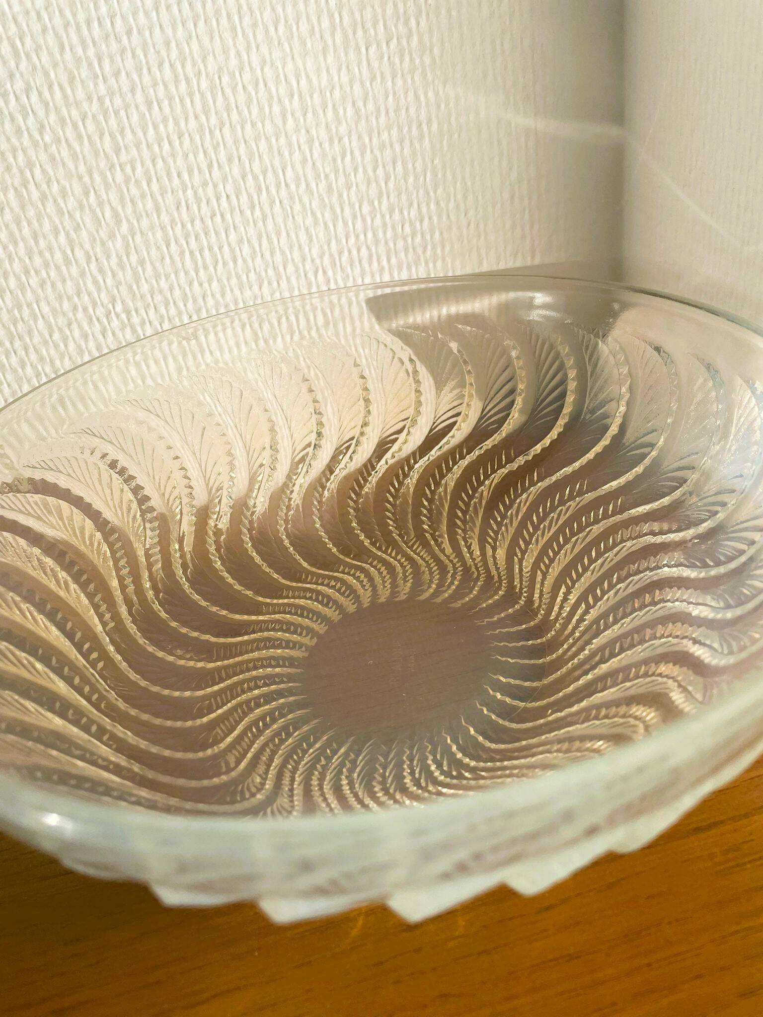 Opalescent glass bowl “Actinia” by René Lalique