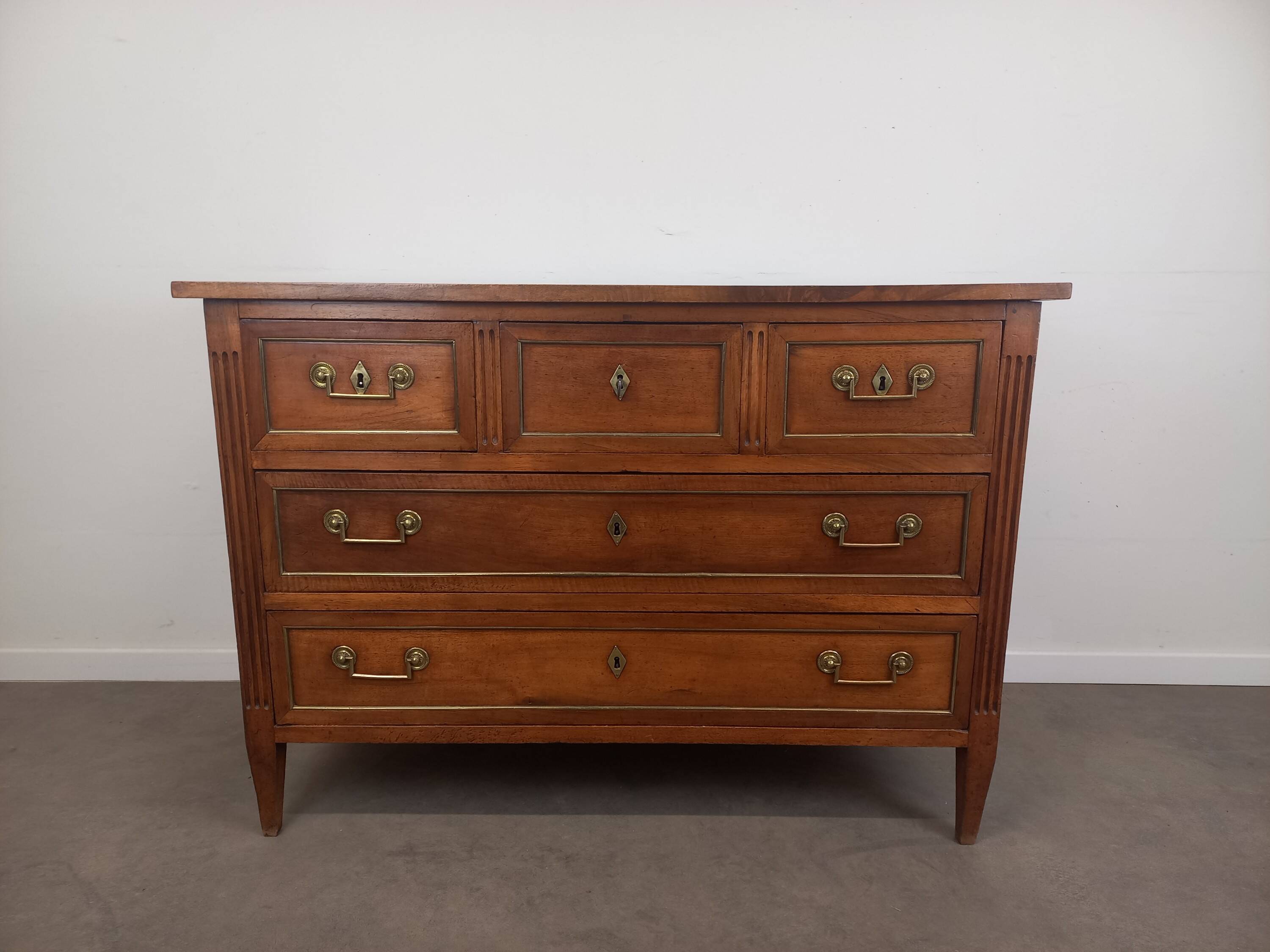 Commode Louis XVI en noyer